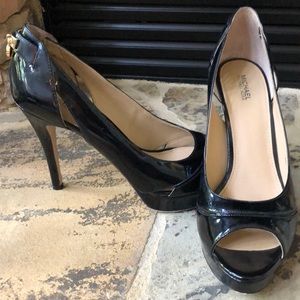 GUC womens peep toe stiletto’s by Michael Kors.  Sz 9.5